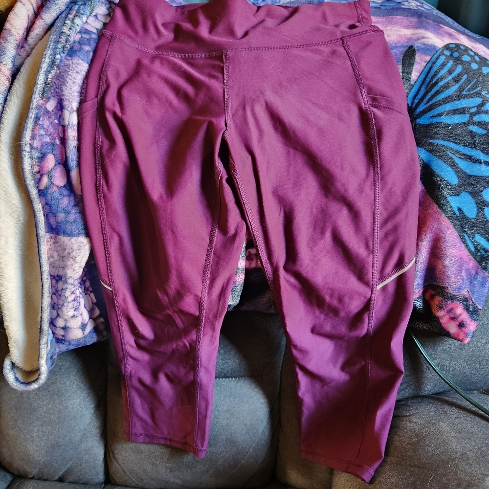 Woman's Yoga Capris Purple Size M